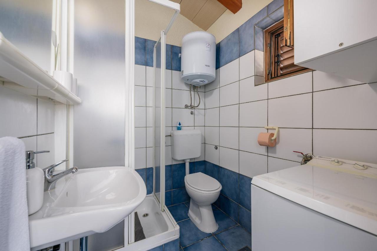 Apartment With Pool Visnjan Bagian luar foto