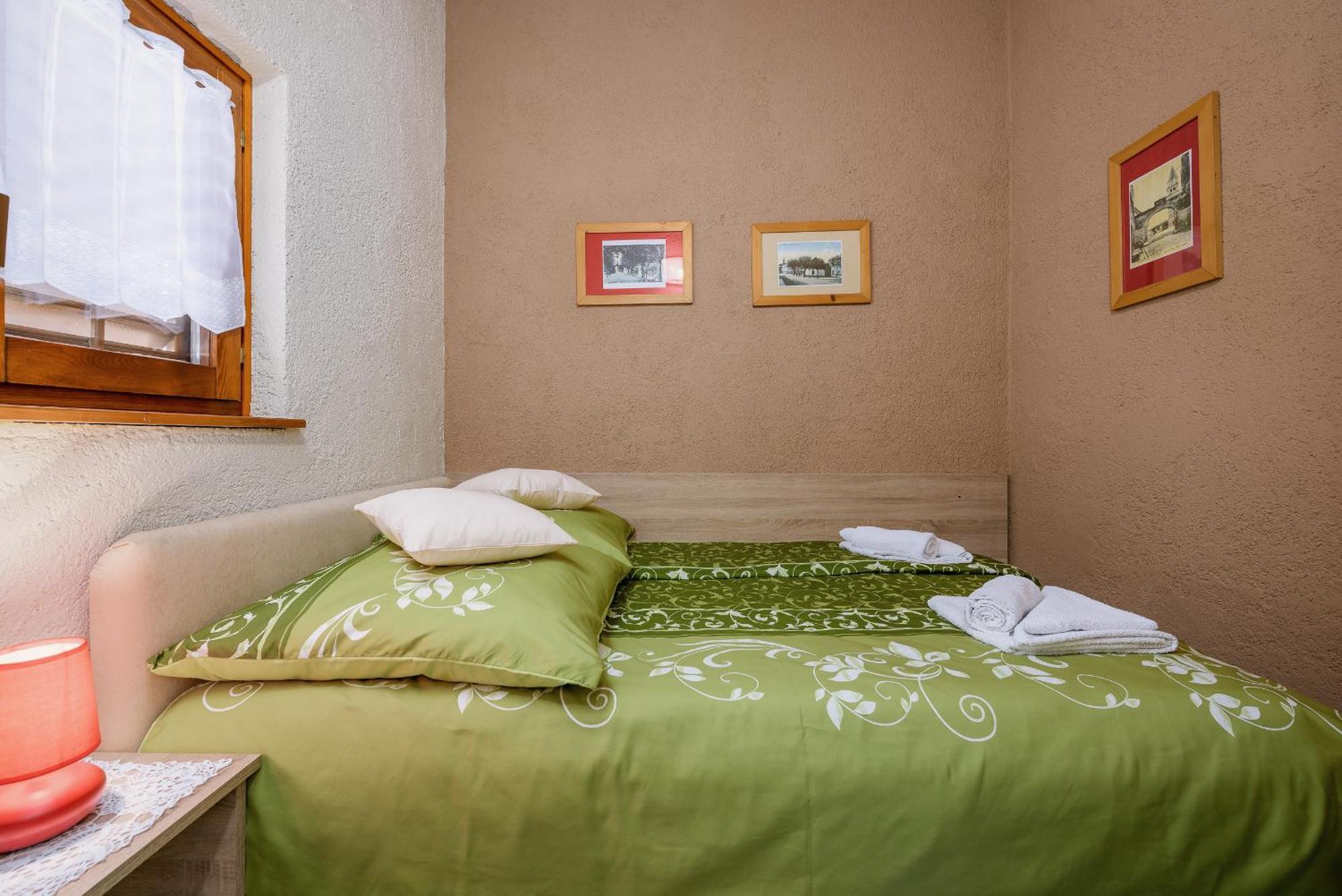 Apartment With Pool Visnjan Bagian luar foto